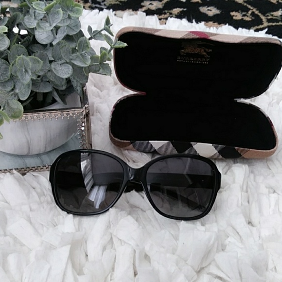 Burberry Accessories - 💝 AUTHENTIC BURBERRY POLARIZED SUN GLASSES